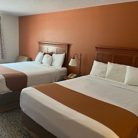 Regency Inn & Suites Anoka Экстерьер фото