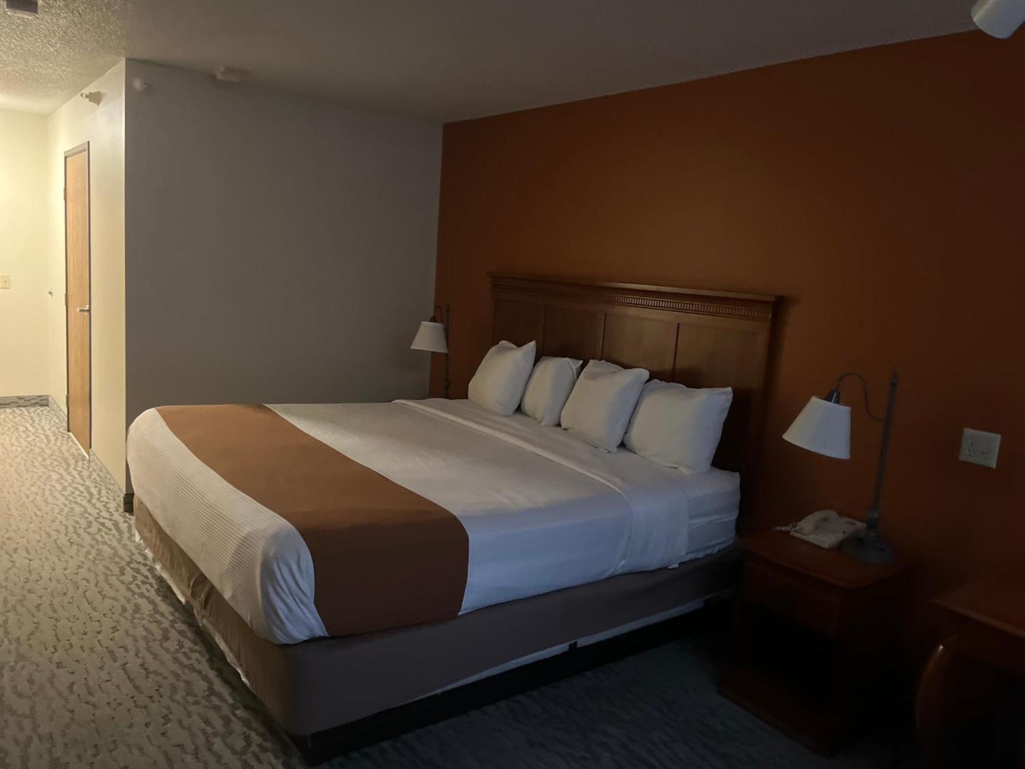 Regency Inn & Suites Anoka Экстерьер фото