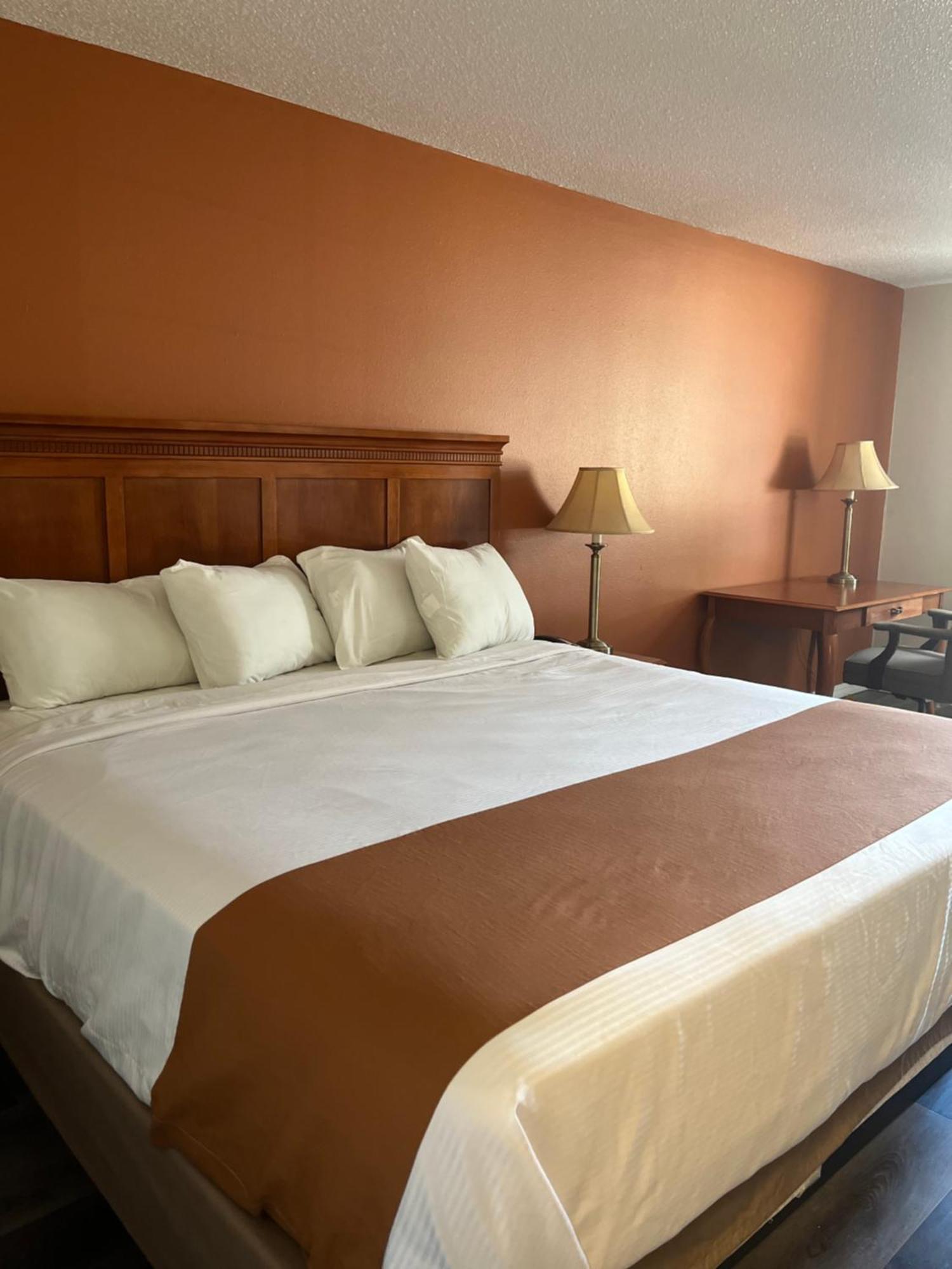 Regency Inn & Suites Anoka Экстерьер фото
