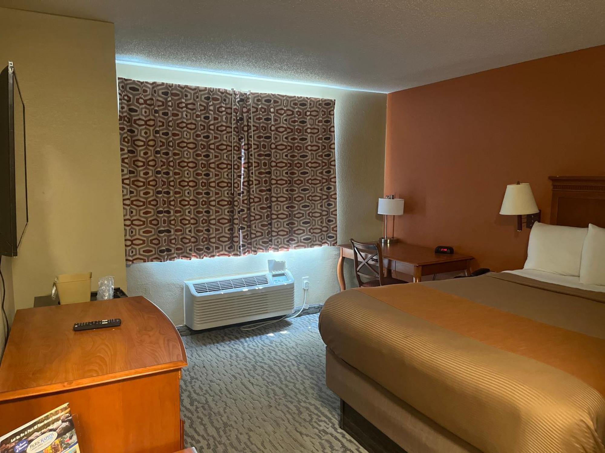 Regency Inn & Suites Anoka Экстерьер фото