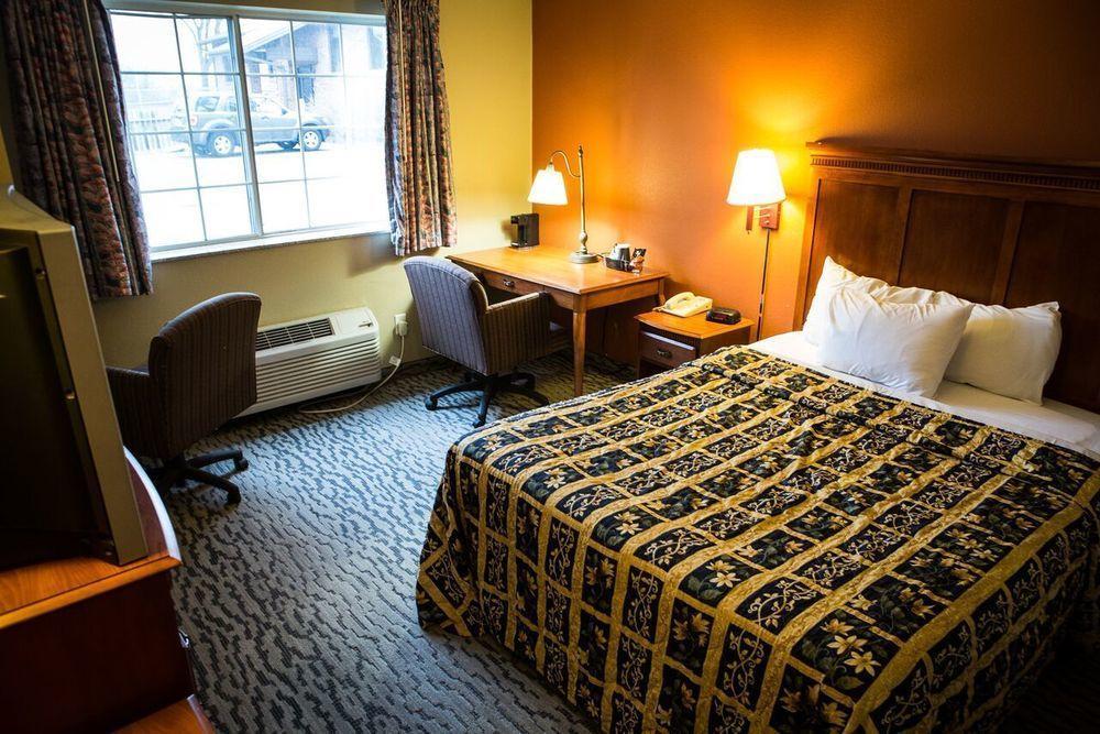 Regency Inn & Suites Anoka Экстерьер фото