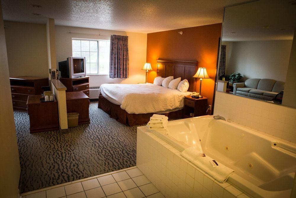 Regency Inn & Suites Anoka Экстерьер фото