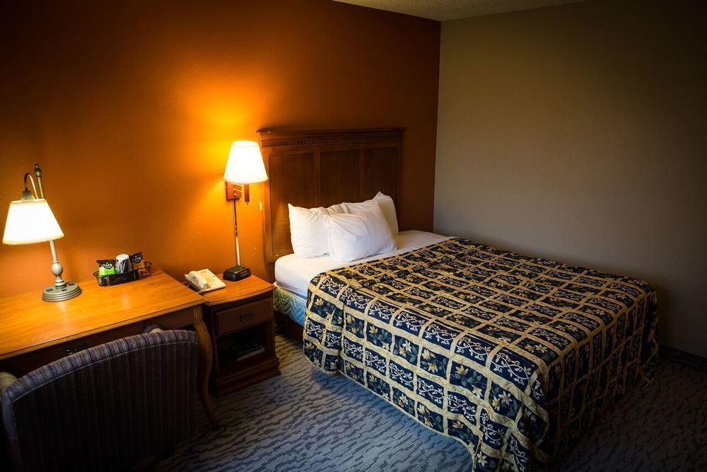 Regency Inn & Suites Anoka Экстерьер фото