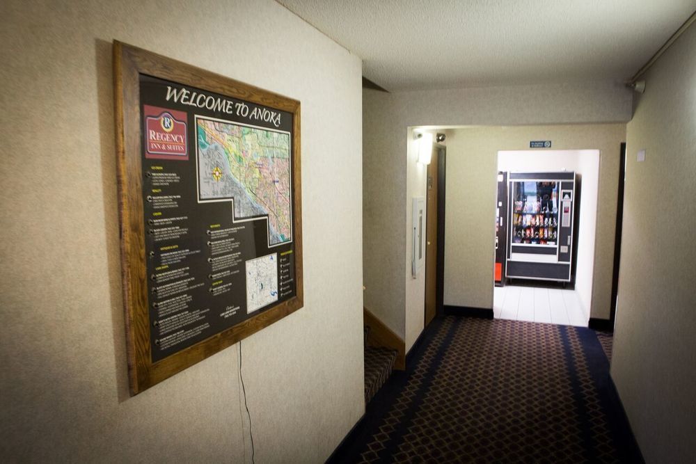 Regency Inn & Suites Anoka Экстерьер фото